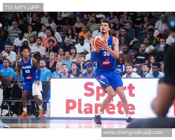 文班亚马法国队首秀狂砍27分震撼意大利吸引NBA球探密切关注