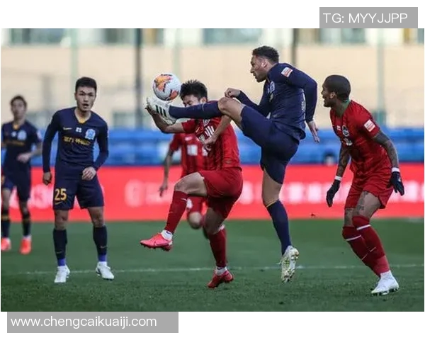 亚眠与克莱蒙激战正酣比分胶着双方争夺关键三分 亚眠与克莱蒙激战正酣比分胶着双方争夺关键三分